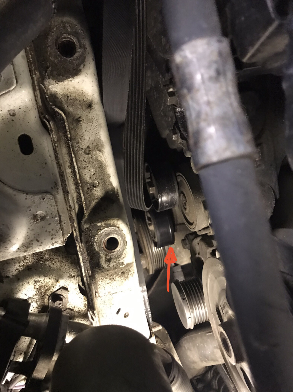 Замена паразитного ролика — Ford Mondeo IV, 2 л, 2012 года | поломка ...