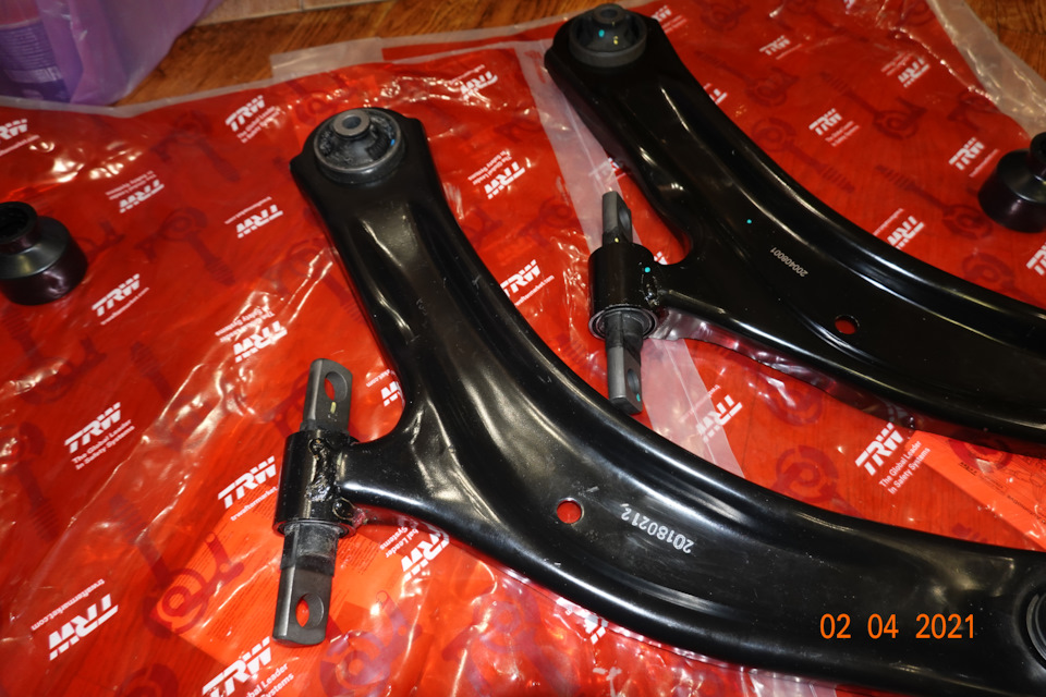 Слева Renault, справа TRW — Nissan X-Trail II (t31)