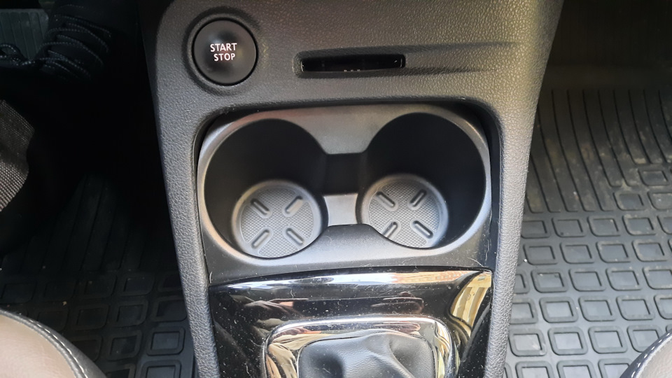 Подстаканники в каптюр. — Renault Kaptur (2016), 1,6 л, 2019 года ...