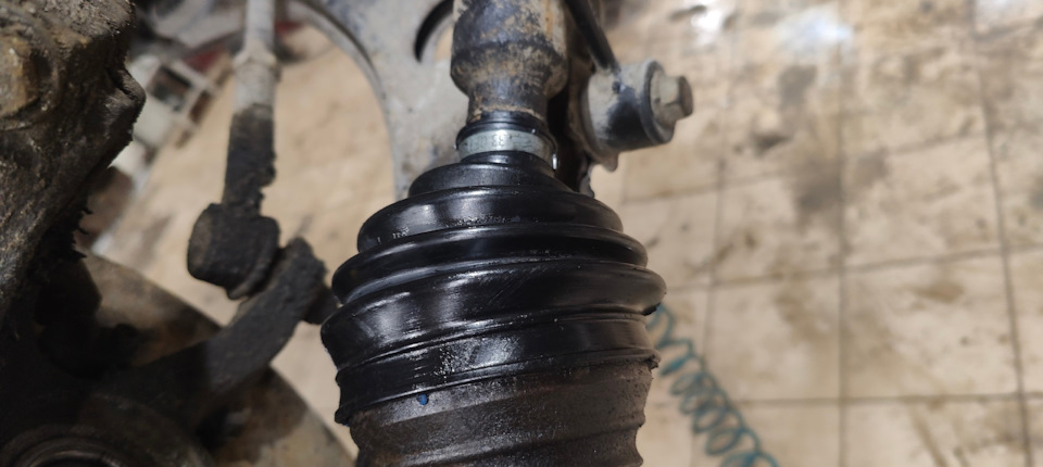 Попал маслом в кашу. Лопнул шрус. — Skoda Octavia A4 Mk1, 1,8 л, 2001 ...