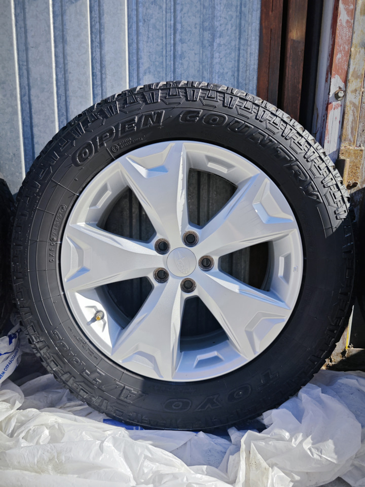 Шины всесезонные Toyo 225/65 R17, литые диски ENKEI 7Jx17 ET48 5x100 на ...