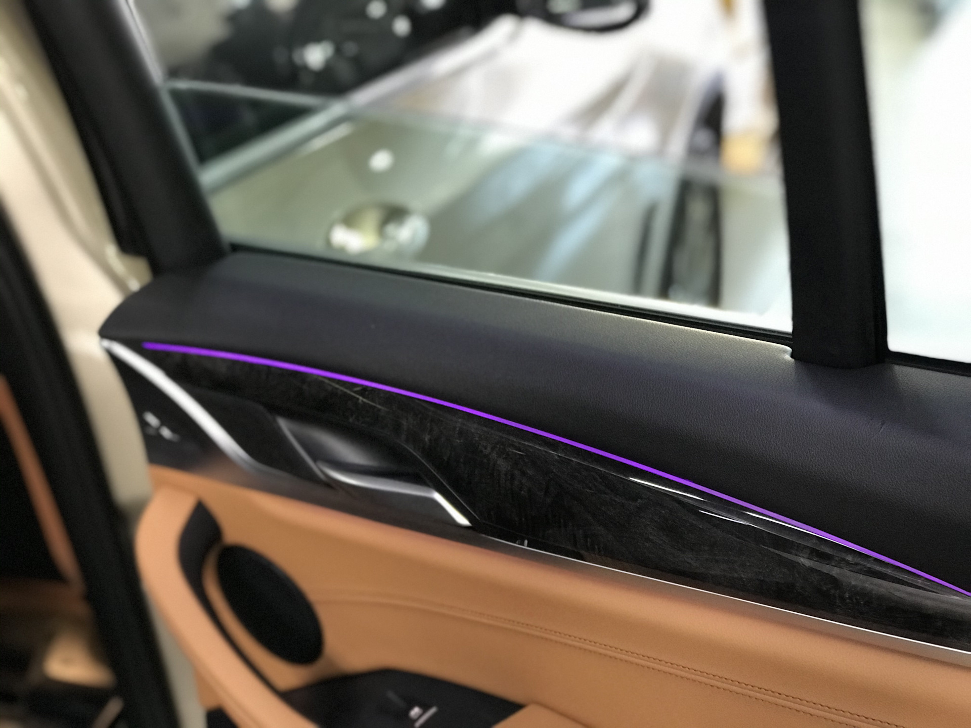 Установка шторок на стекла задних дверей BMW G01 — Quasar-auto на DRIVE2