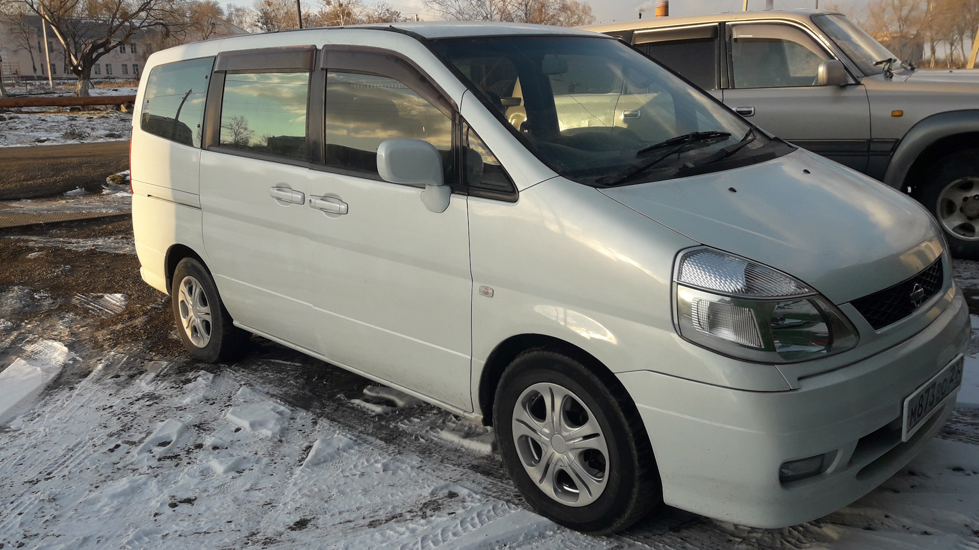 Nissan Serena c24