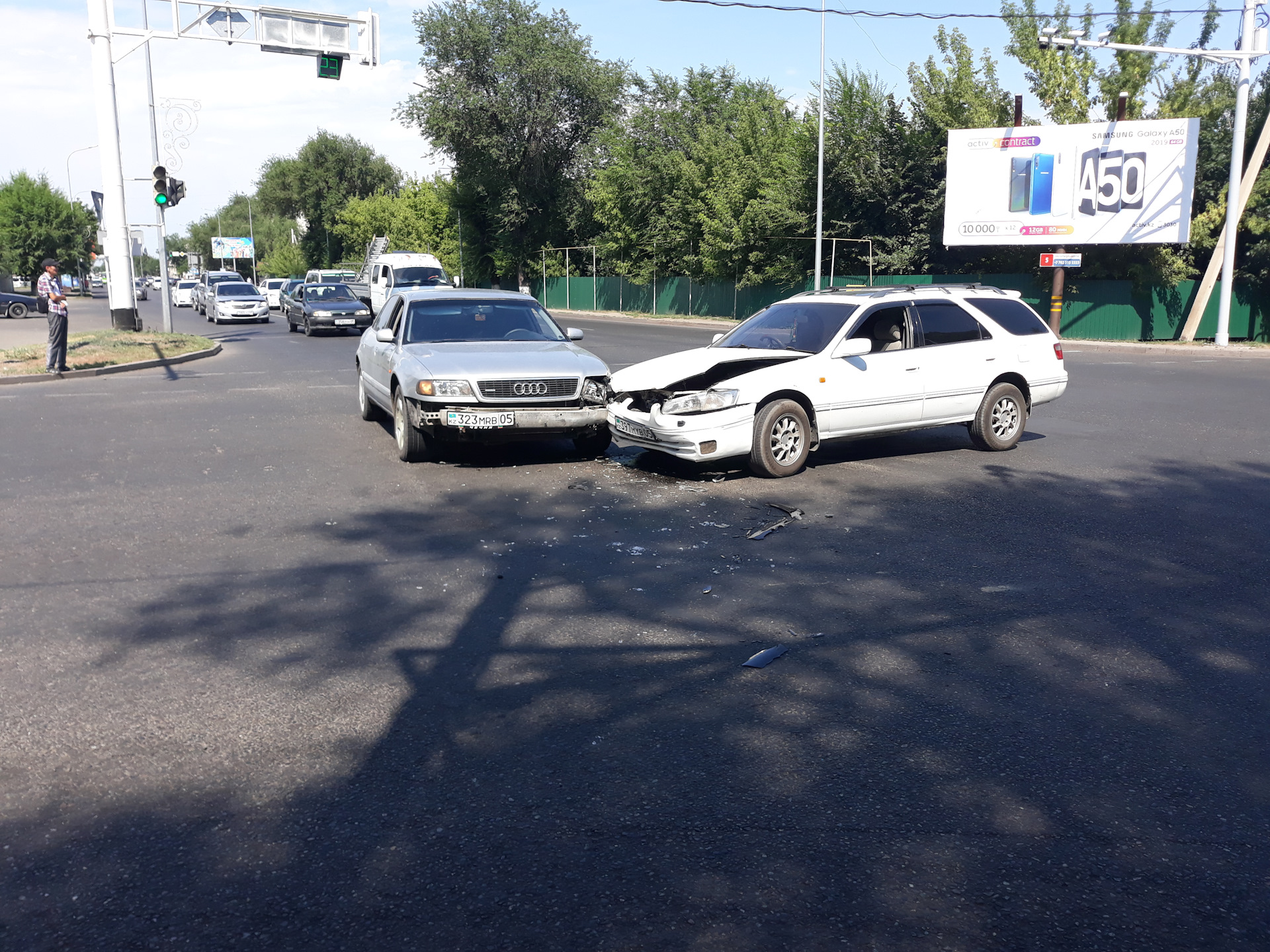 Столкновение Немца с Япошкой — Audi A8 (D2), 2,8 л, 1995 года | ДТП | DRIVE2