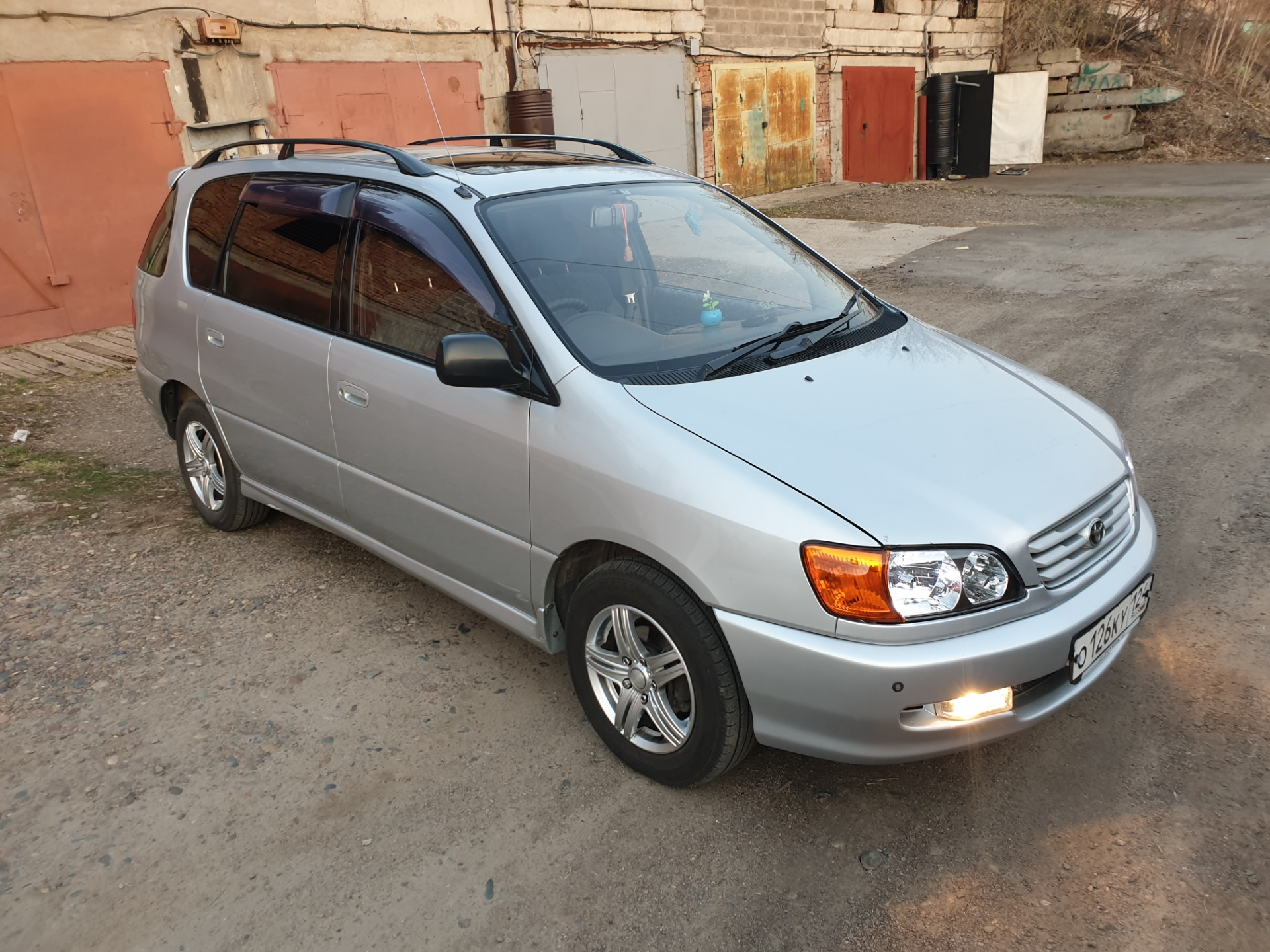 Toyota ipsum фото