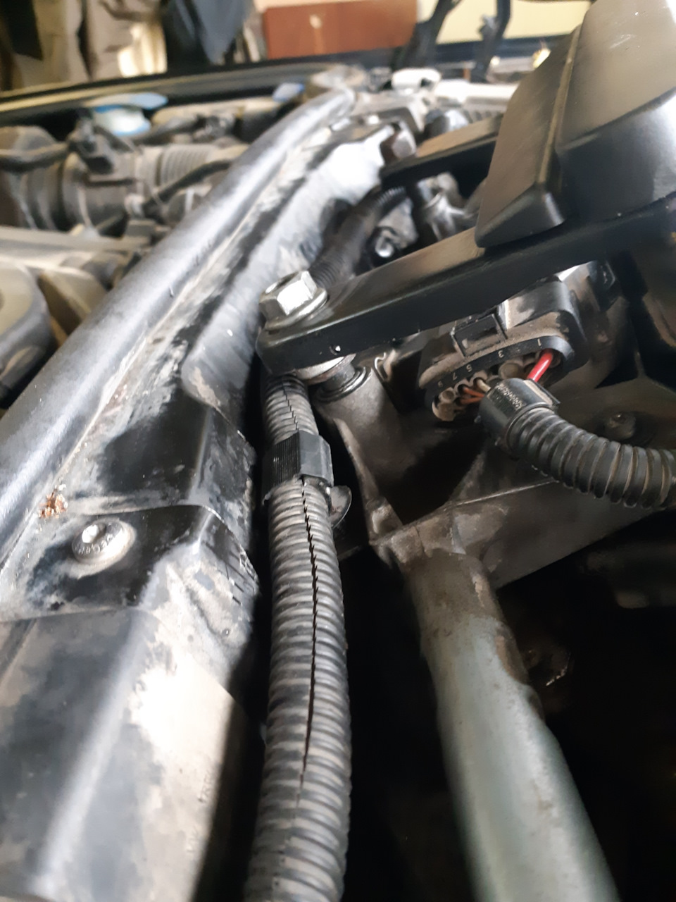 Замена и настройка трапеции стеклоотчистителя на Туареге — Volkswagen ...