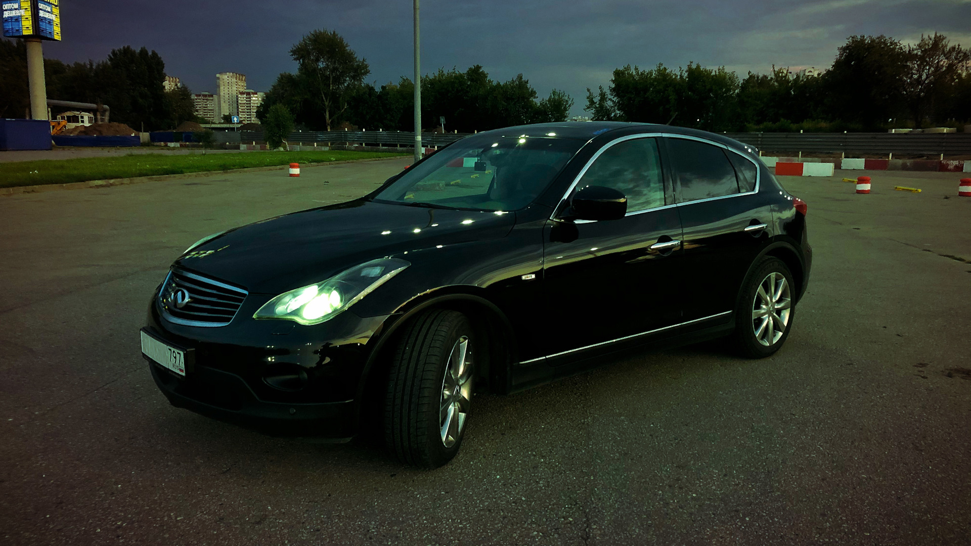 Infiniti EX 2.5 бензиновый 2013 | 25 Crossfire на DRIVE2