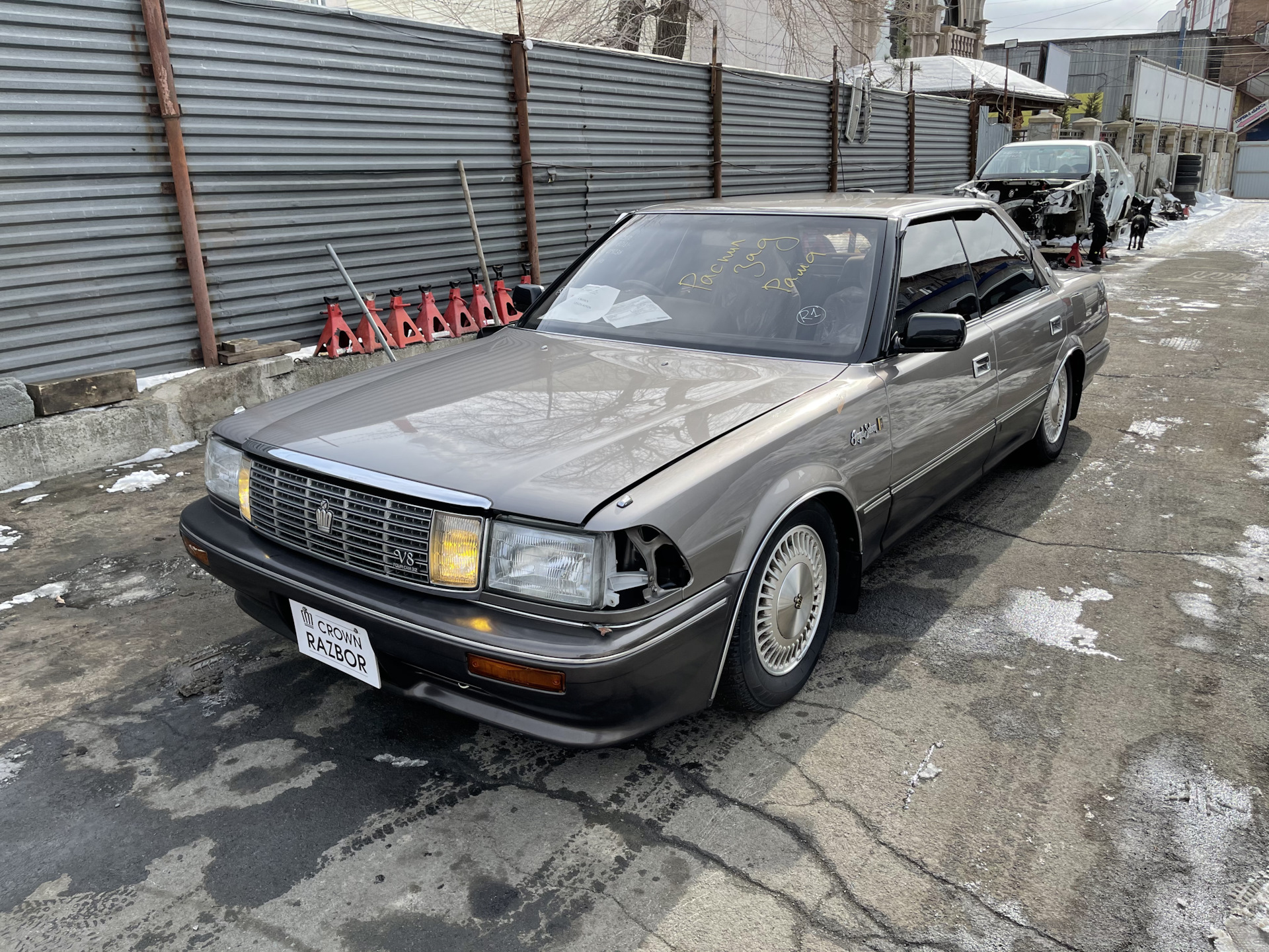 Toyota crown 131 wide body отличие