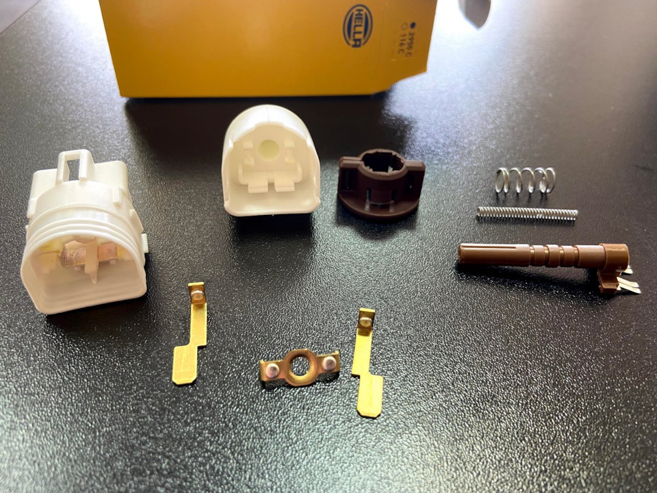 Замена концевика педали тормоза — Toyota Corolla (140/150), 1,6 л, 2008 ...