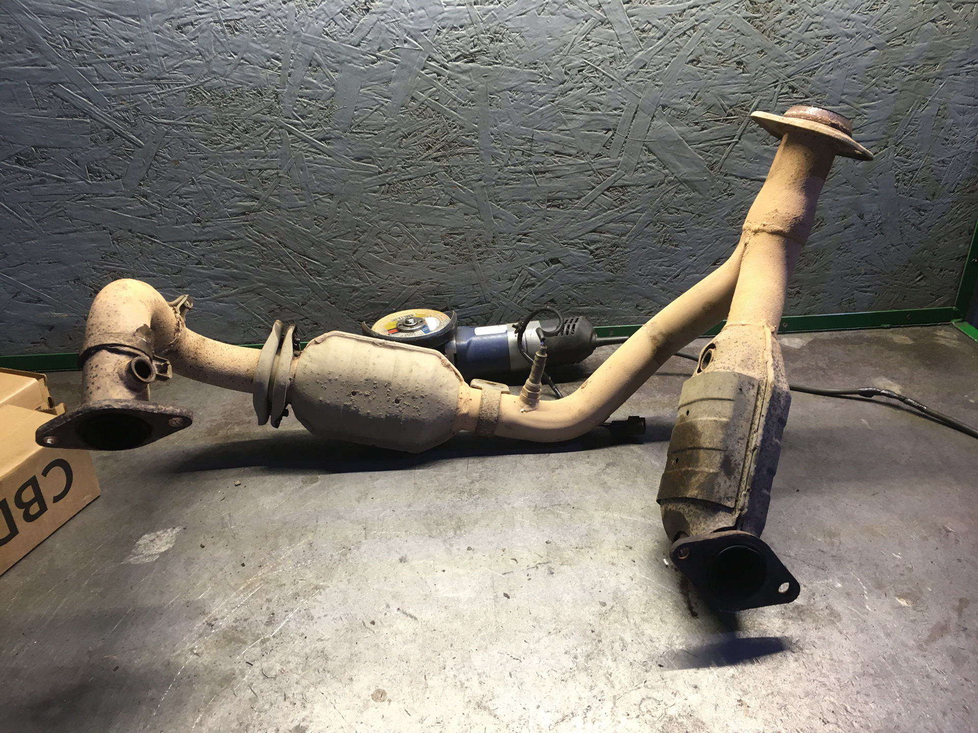 0 катализаторы. 8. 0 катализаторы. Пламегасители паджеро спорт 1. Катализатора с митсубиси монтеро спорт.