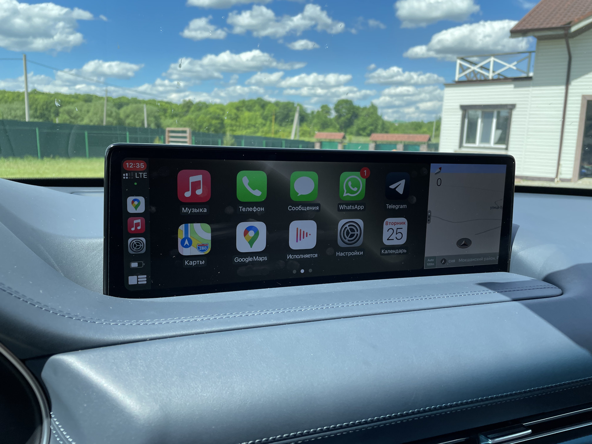 Apple carplay без проводов. Apple CARPLAY спидометр. Genesis gv70 беспроводная зарядка. Ютуб в CARPLAY. Включить видеорегистратор в Genesis GV 80.