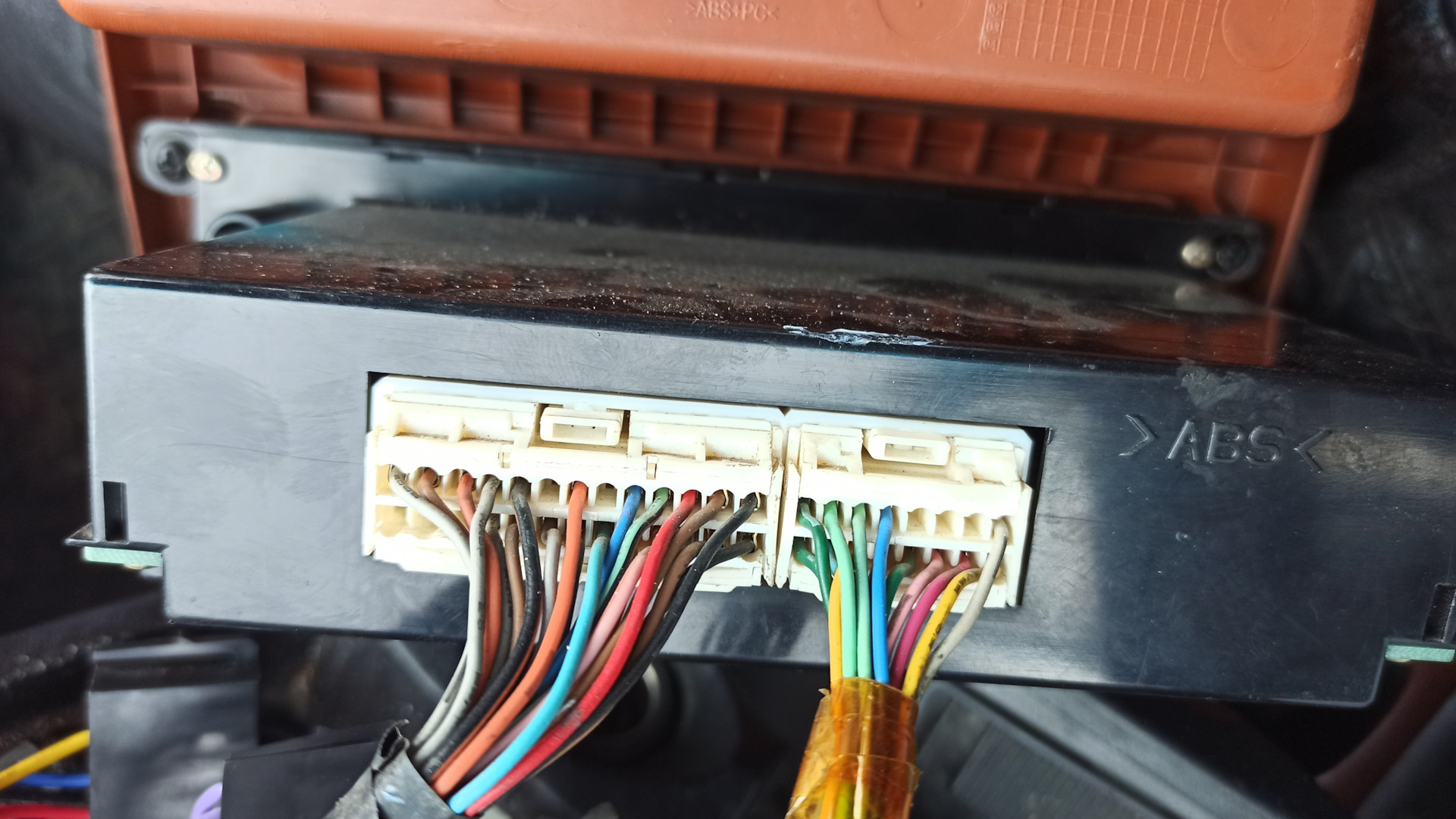 Провод управления реле муфты кондиционера на блоке климота — Hyundai ...