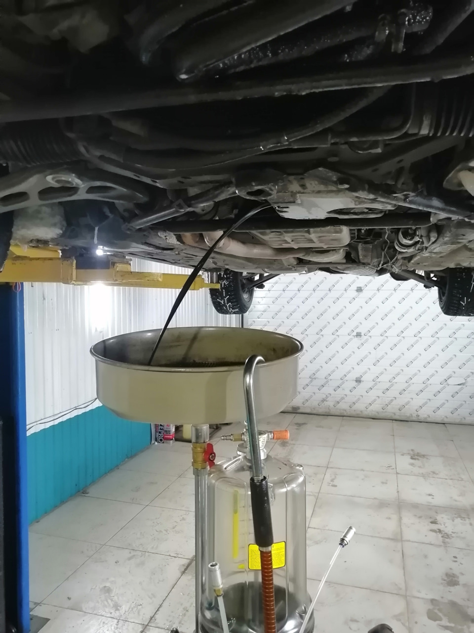 Замена масла на бмв е46 м52 — BMW 3 series (E46), 2 л, 2000 года ...