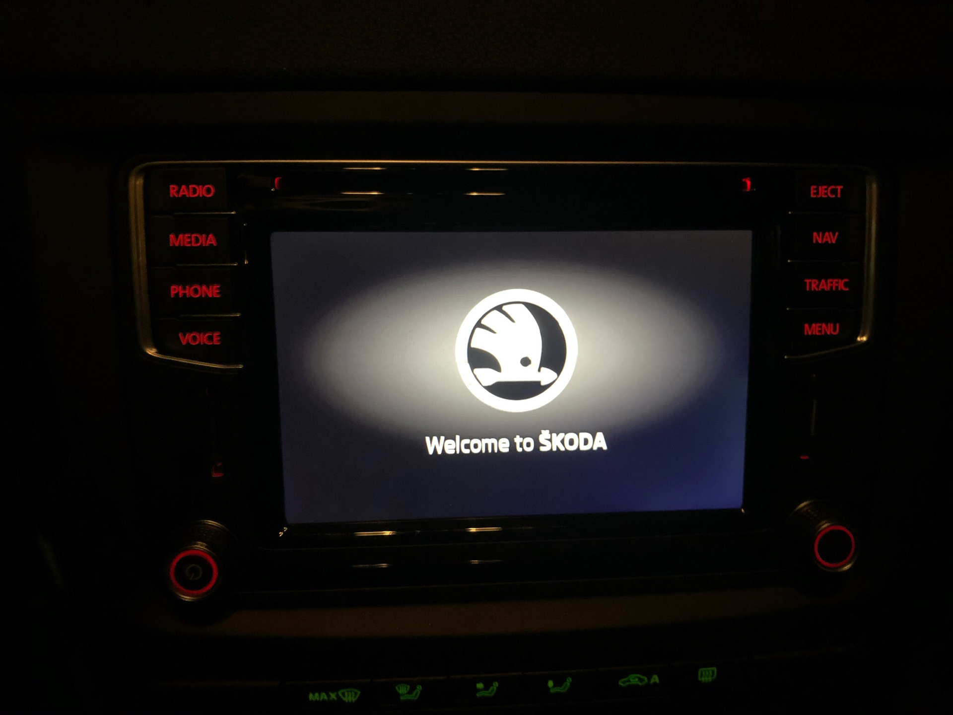 Discovery Media и камера заднего вида с омывайкой — Skoda Superb Combi ...