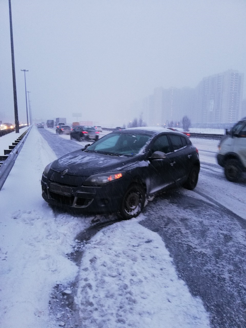 Чем чреват ручник с переменчивой погодой. — Renault Megane III, 1,6 л, 2011  года | ДТП | DRIVE2