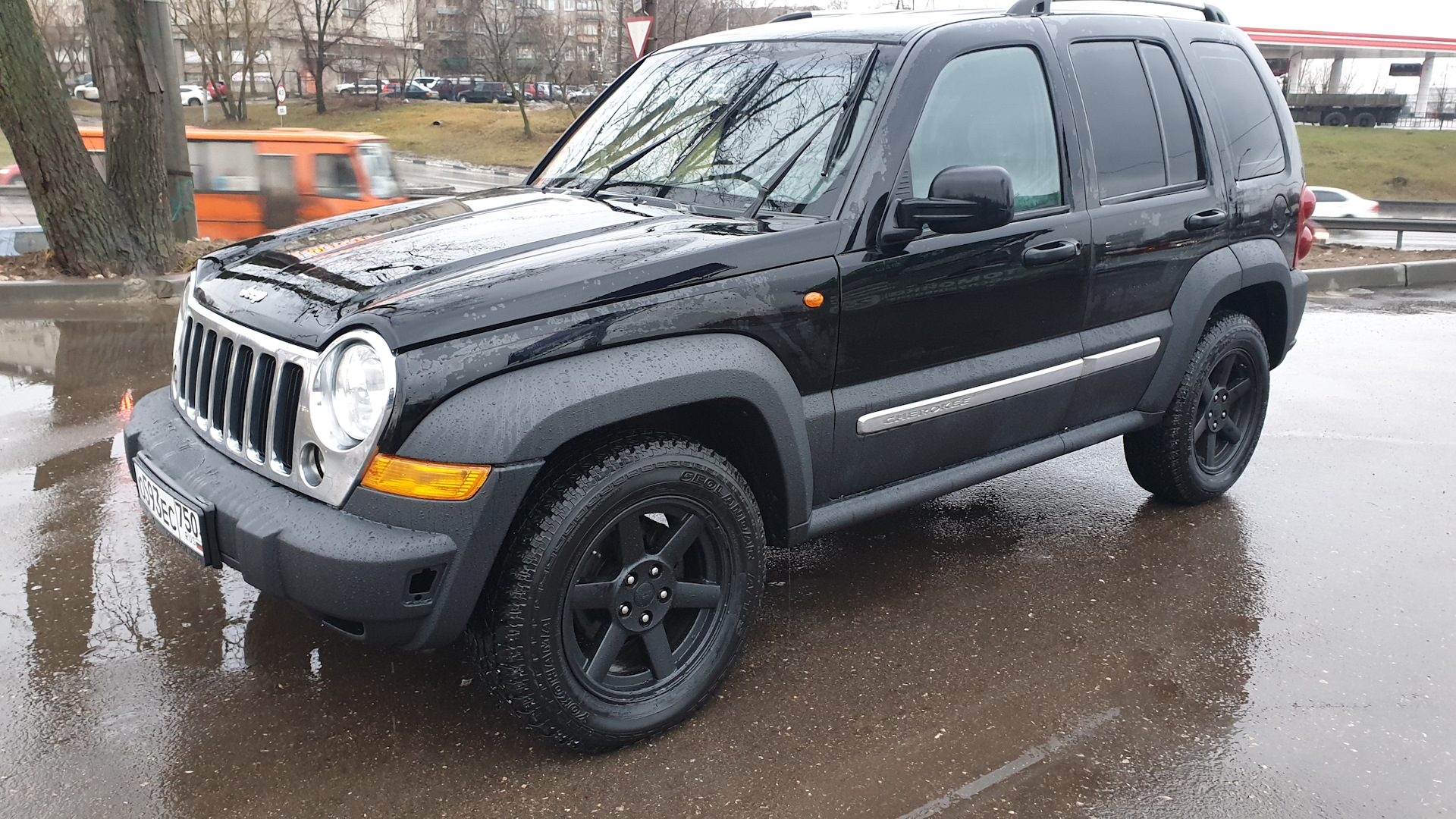 Внедорожники бу краснодарский край. Jeep KJ 265 45 16. Внедорожники бу. Внедорожники авито.