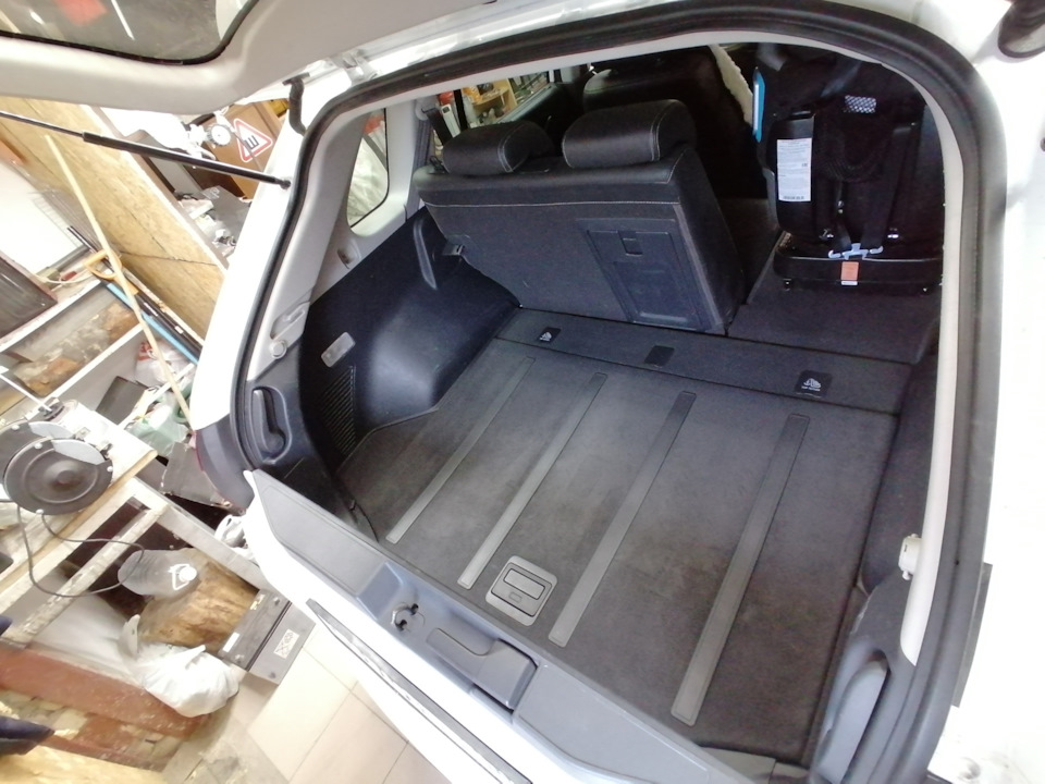 Шумо -виброизоляция багажника и оклейка пластика карпетом — Renault ...