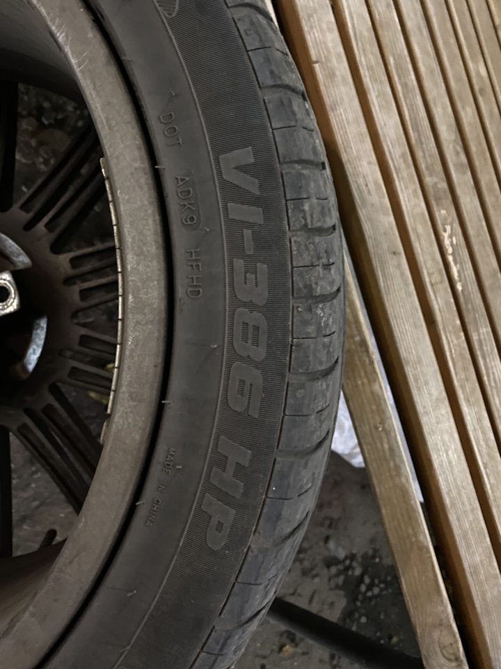 Шины летние 275/40 R20, литые диски 9,5Jx20 ET35 5x130 на Audi Q7 (1G ...
