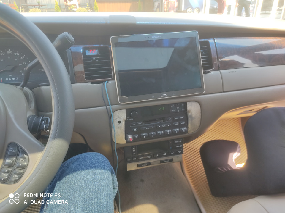 Фото в бортжурнале Lincoln Town Car III. Запчасти на фото: O0160