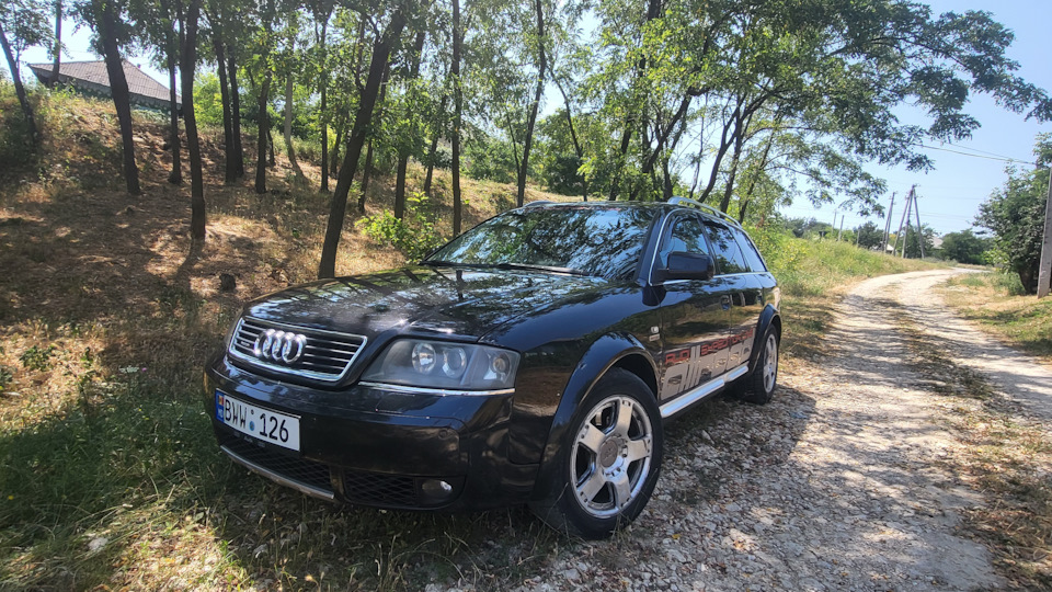 Audi Allroad Black Crocodille