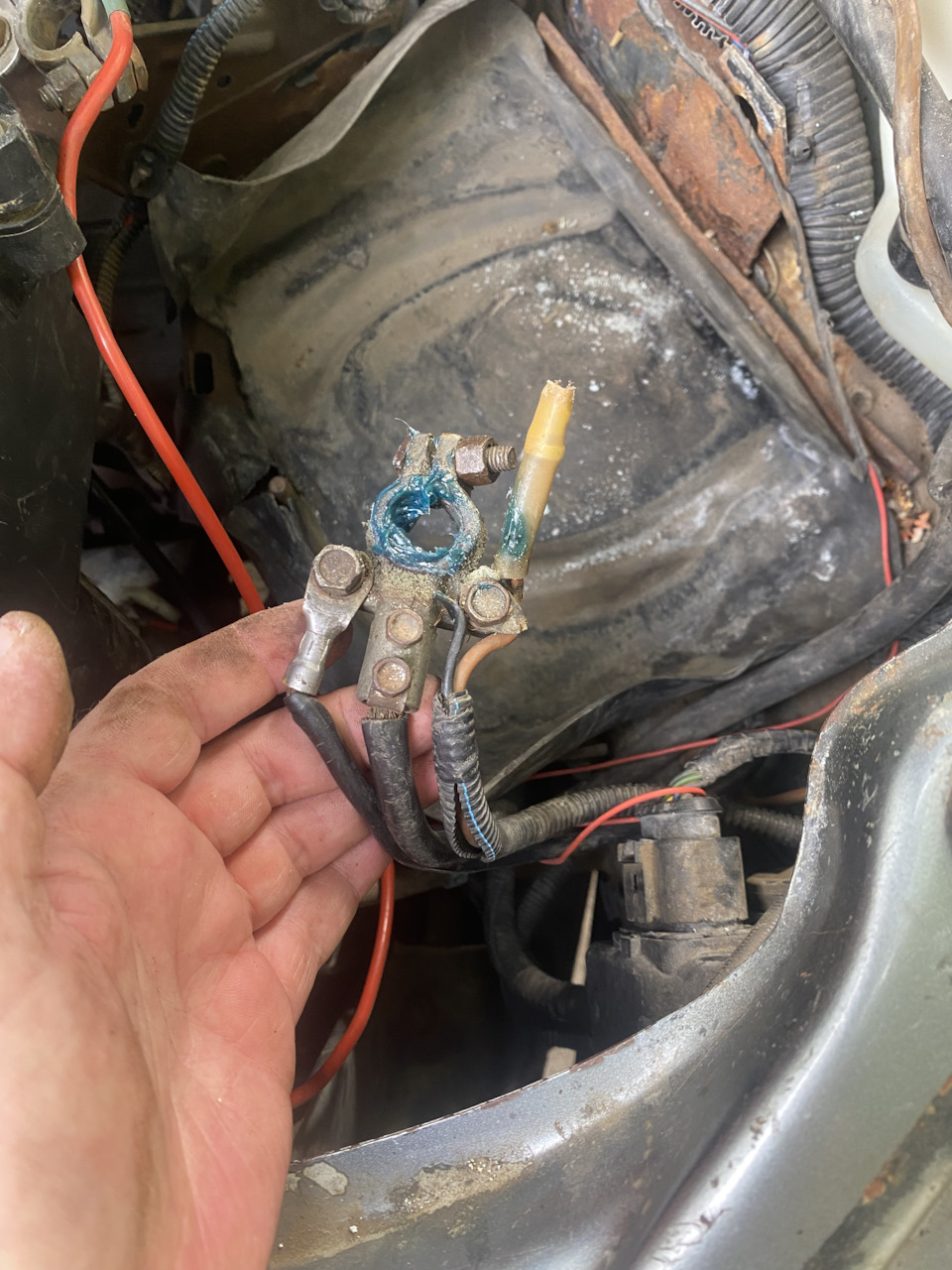 Замена массы. Куда ведет третий провод массы? — Lada Приора хэтчбек, 1 ...