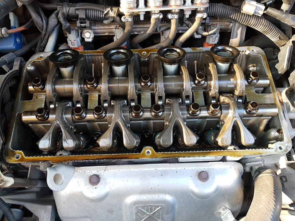 Крепеж клапанной крышки ваз 2107. Давление под клапанной крышкой. Шевроле каптива 2 4 136 л/с гидрокомпецаторы. Давление под клапанной крышкой. Прокладка клапанной крышки гбц калина 1.