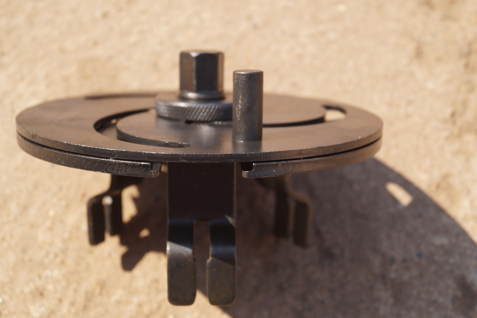 Ключ для откручивания гайки бензонасоса — Renault Laguna III, 2 л, 2008 ...