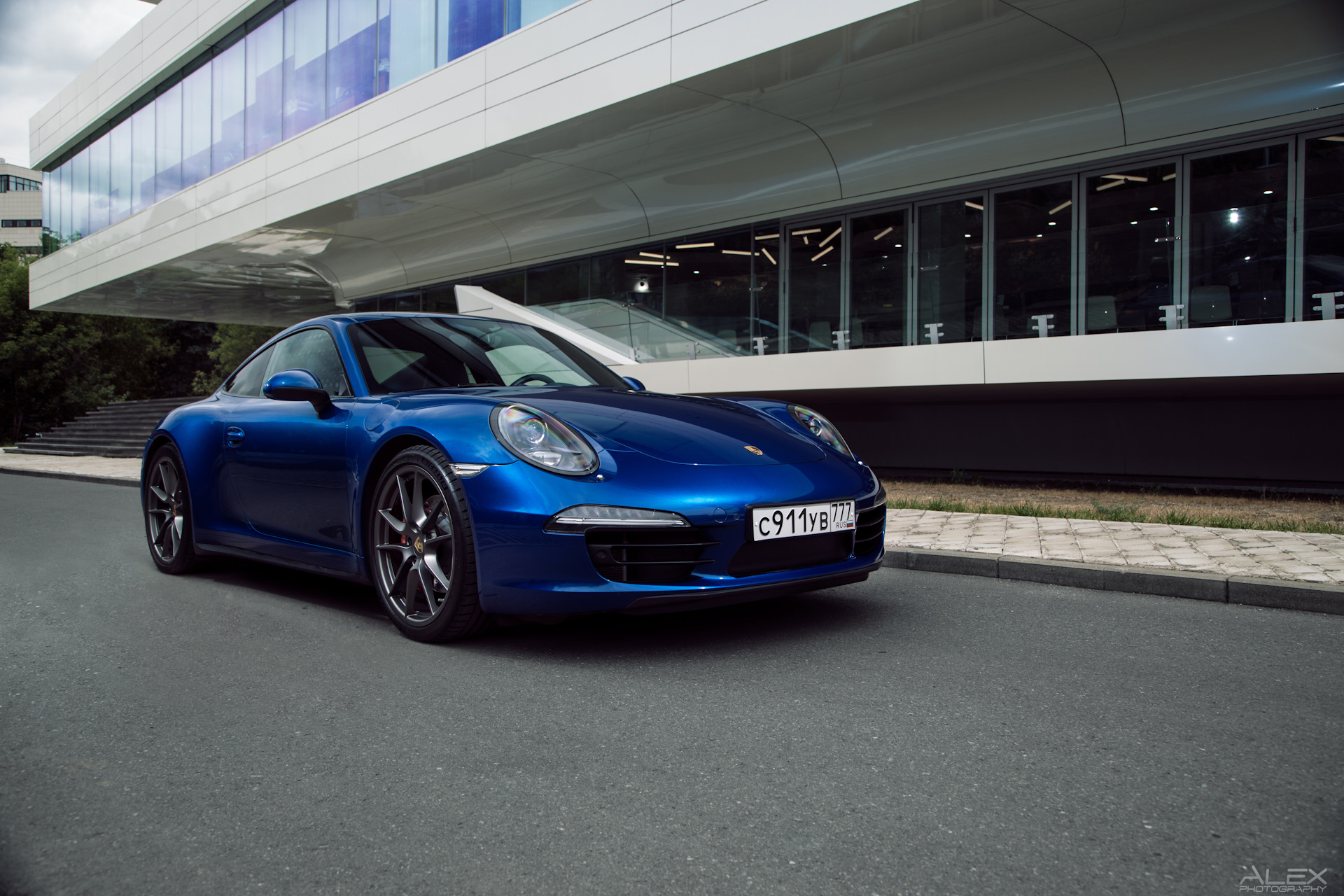 Rot blau. Порше 911 Каррера голубая. Порше 911 Каррера синяя. Porsche 911 Carrera 4s синий. Порше 911 турбо с синий.