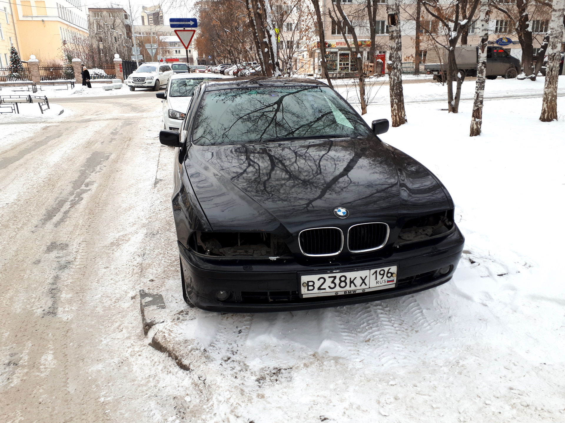 Без фар. БМВ е39 тонированные передние фары. Тонировка передних фар БМВ е39. Тонированыефары БМВ е39. Тонированные фары БМВ е39.