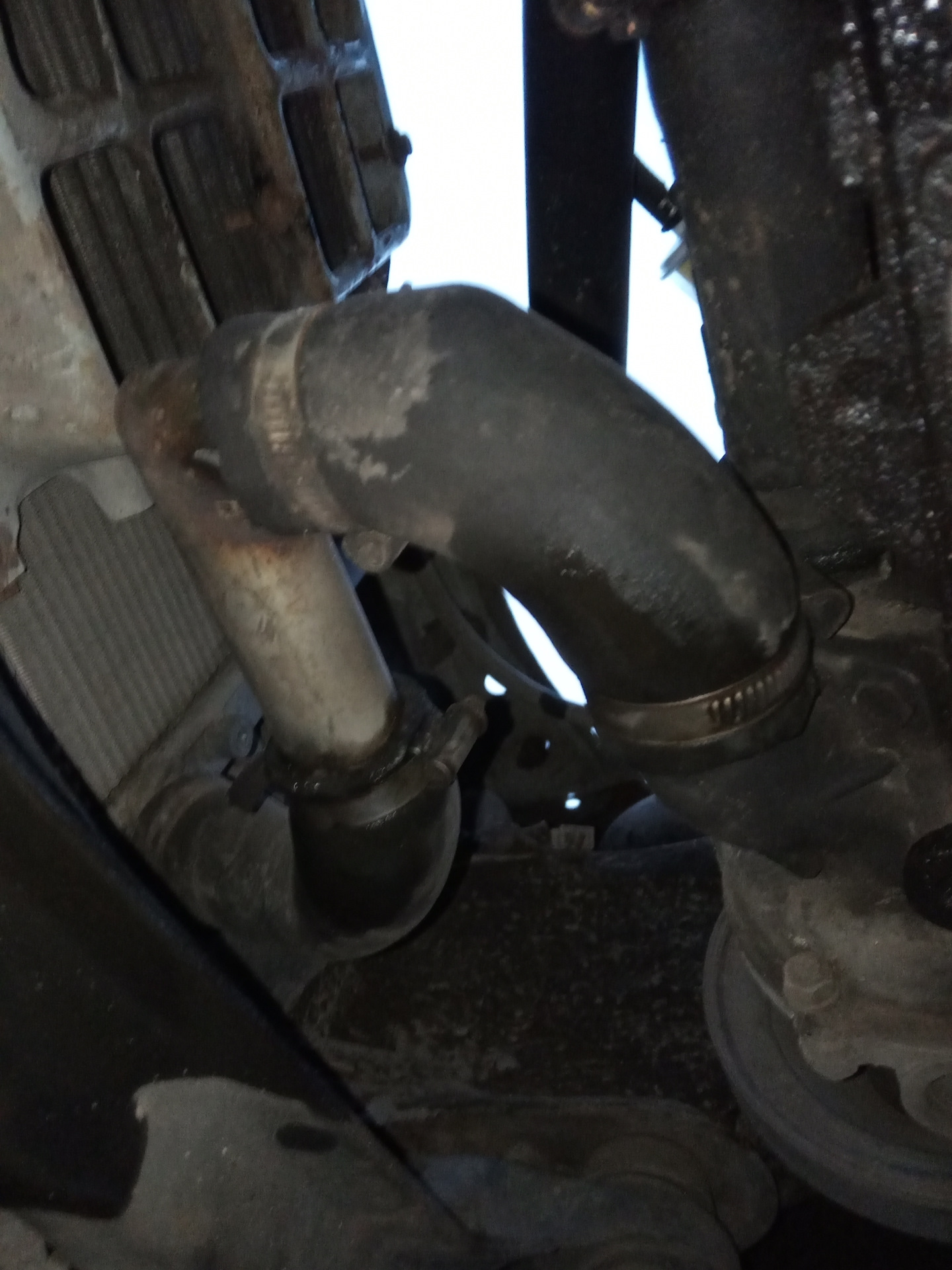 патрубок радиатора верхний додж калибр. Sf5 нижний патрубок радиатора. нижний патрубок радиатора ваз 2114. тройник нижнего патрубка рено логан 1. замена нижнего патрубка.