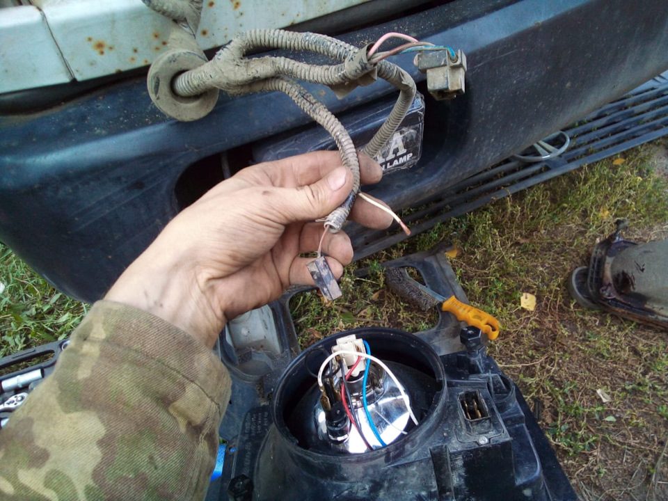 Фары головные от МАЗа — Tata Indica Vista (2G), 5,6 л, 2008 года ...