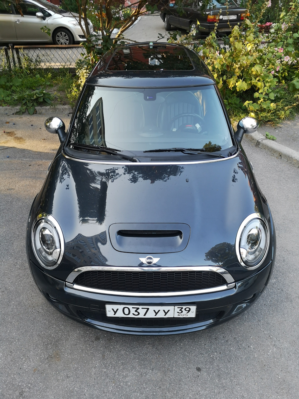 Мини номер. Рамка для номера Mini Cooper. Рамка на гос номер мини Купер. Mini Cooper номер 35 Краснодар.