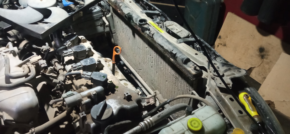 Радиатор охлаждения — Nissan Almera II (N16), 1,8 л, 2003 года | своими ...