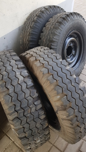 Шины всесезонные 235/75 R15, штампованные диски 15 на УАЗ 469. Б/у | 1 ...