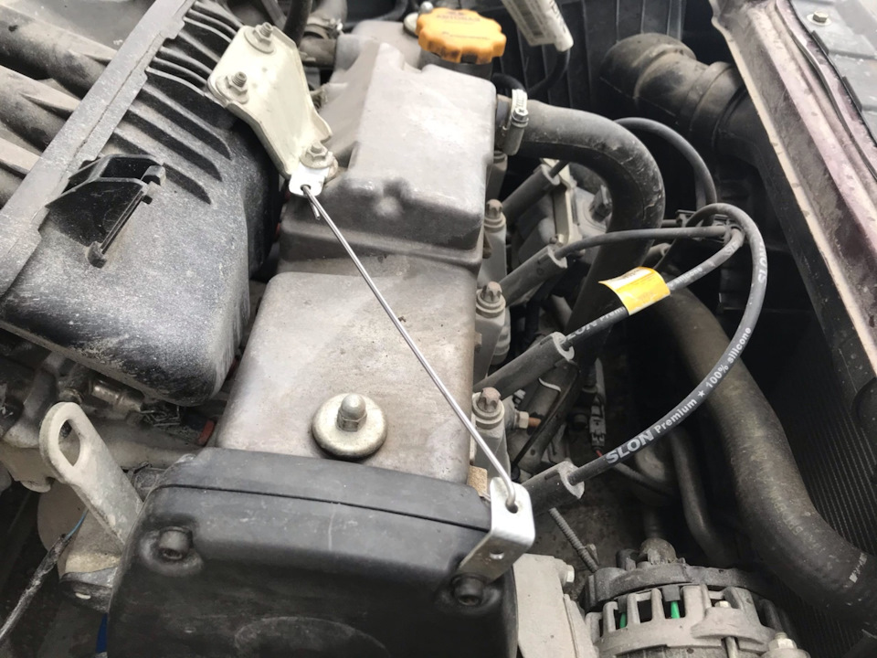 Дополнительное крепление кожуха ремня ГРМ — Lada Гранта, 1,6 л, 2014 ...