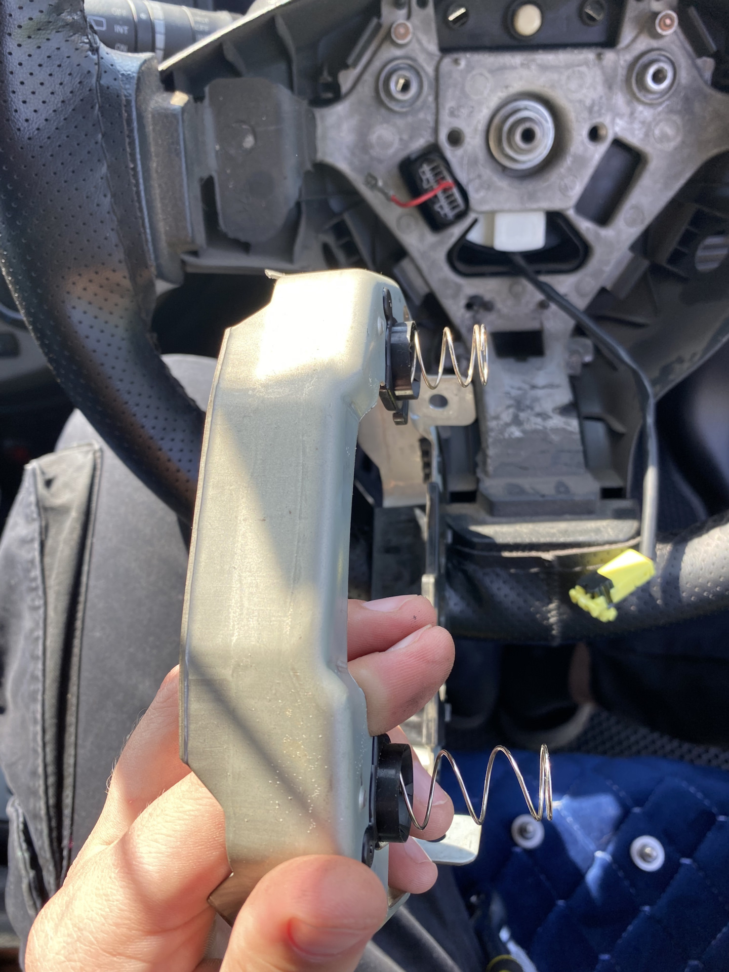 Дребезжание, стук, грюк биения в районе сигнала руля на Nissan Note ...