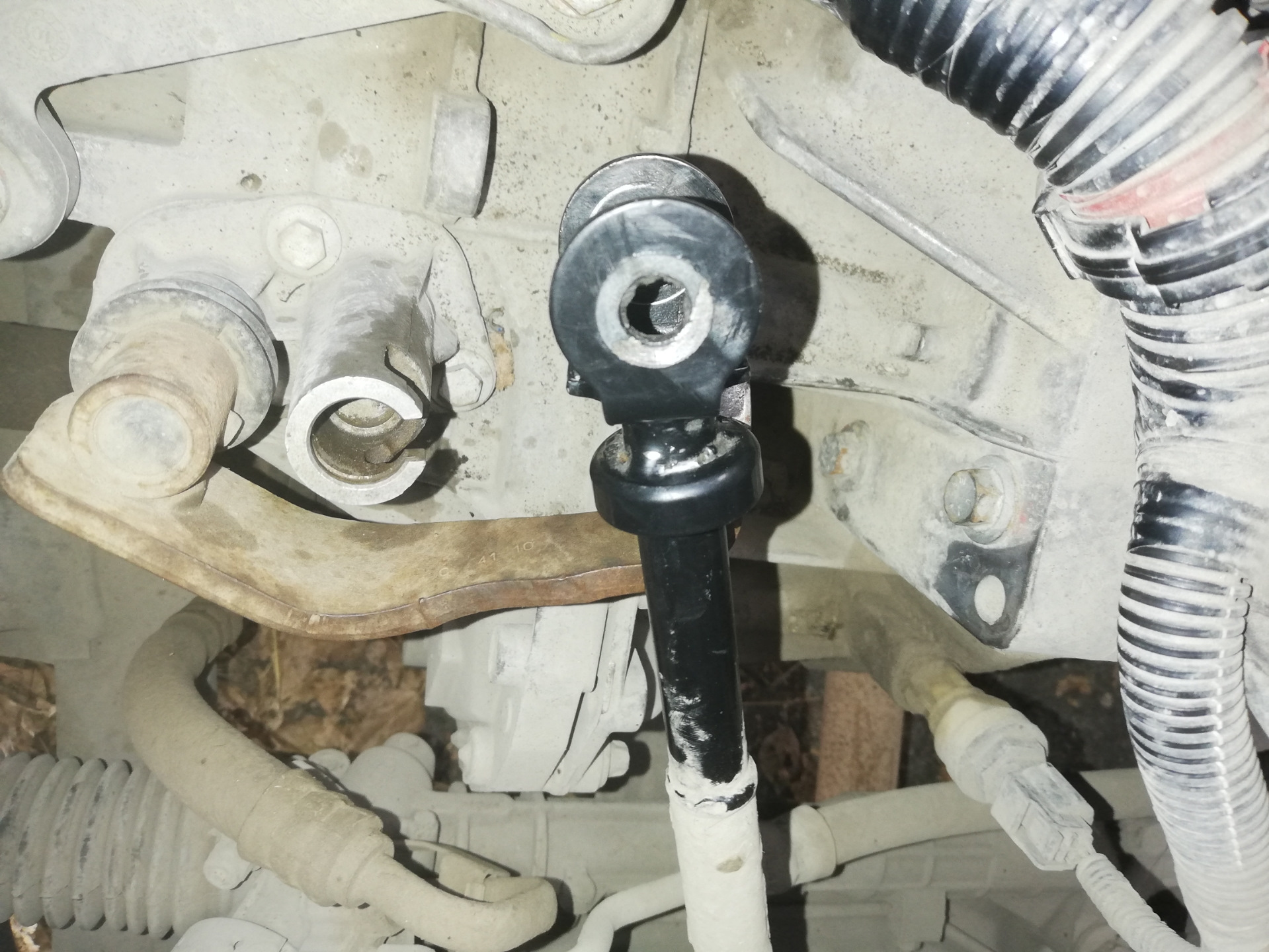 Замена пыльника кулисы кпп — Renault Logan (1G), 1,6 л, 2011 года ...