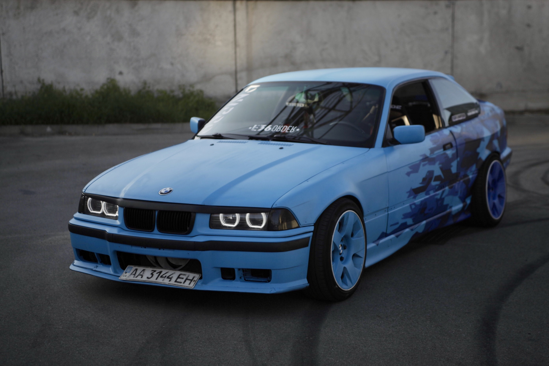 E36 BMW купе дрифт