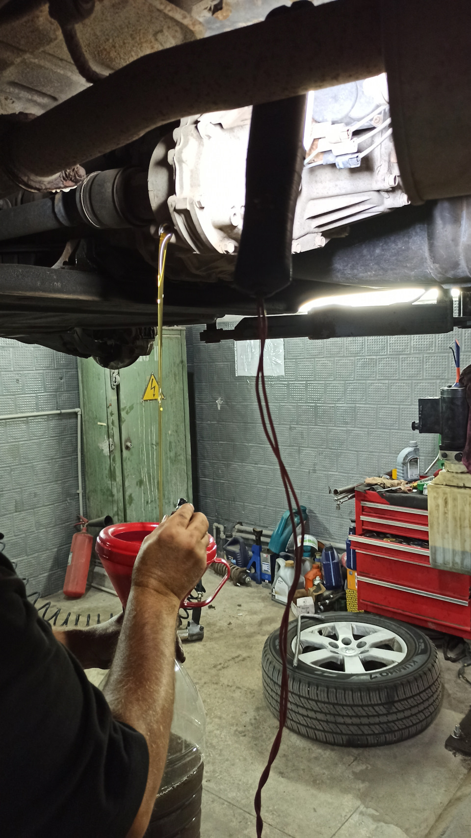 Замена масла в раздатке и в обоих редукторах на Fuchs TITAN SINTOPOID ...