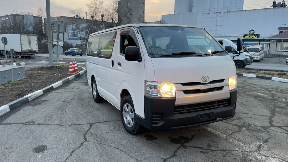 Toyota HiAce Аквариум