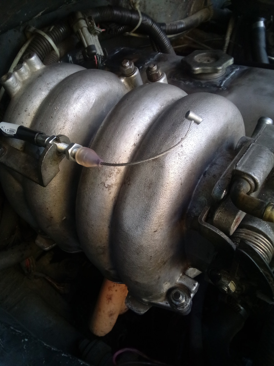 Хвостик троса 214 коротковат, лучше было перенести кранштейн через проставки из пластинки, а лучше из уголка — Lada 2120 Надежда