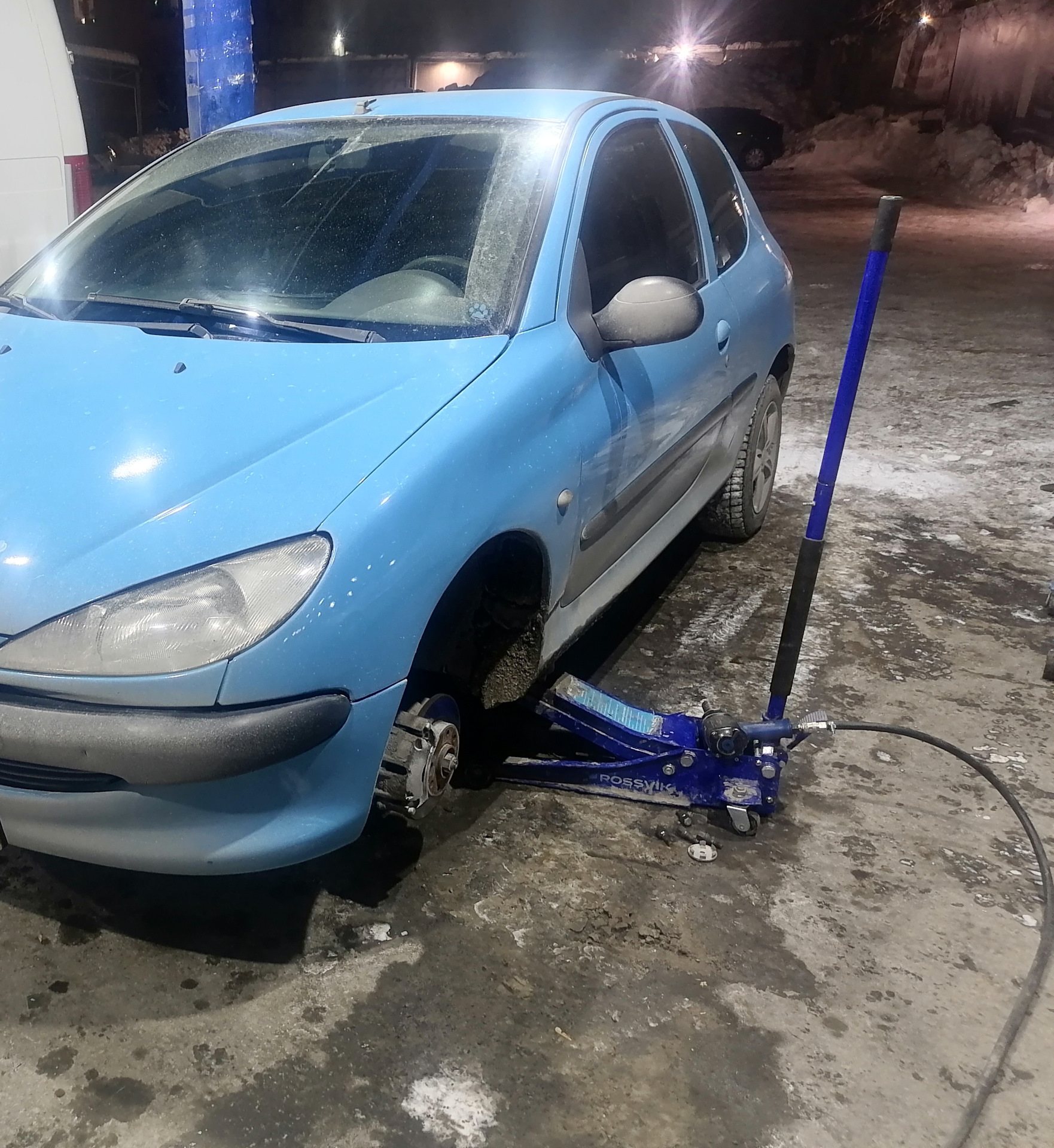 ну да пикча. зависимые от социальных сетей. ой ну перестань. перестань виснуть. перестань виснуть.