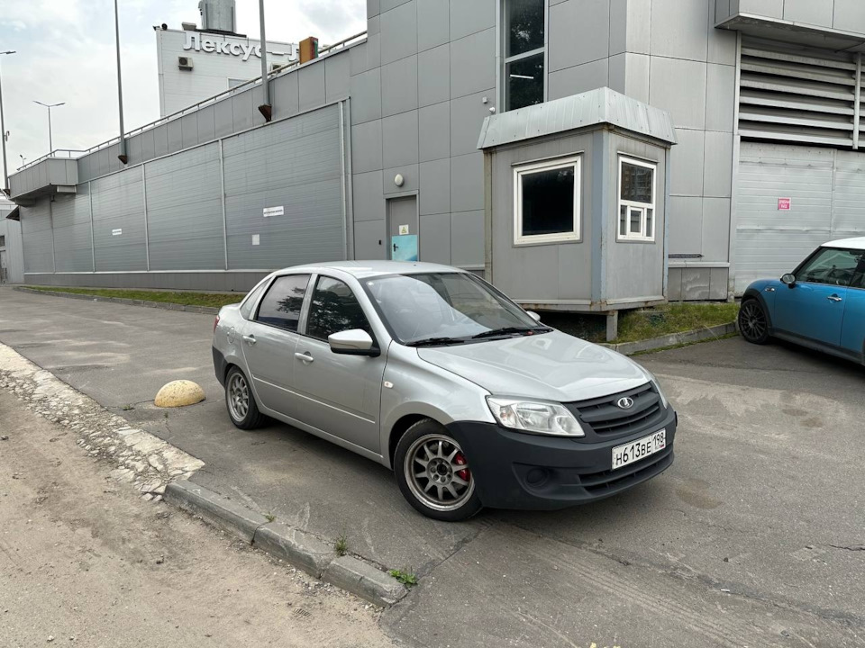 #11. Приехал пластиковый капот. Установка. — Lada Гранта (1G), 1,6 л ...