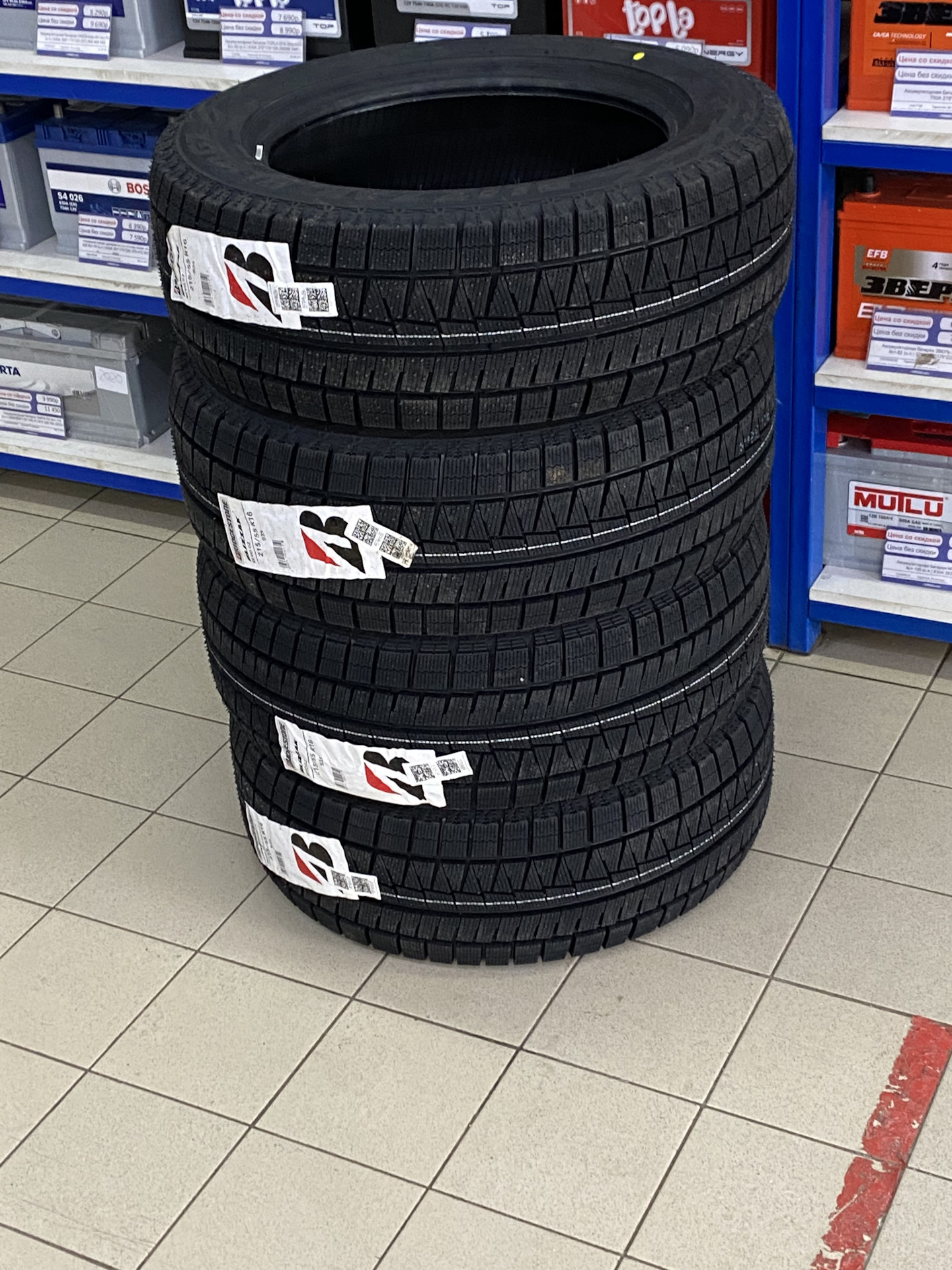 215 65 r16 blizzak. Bridgestone Blizzak Revo GZ. 215/55 R16. Шины Bridgestone Blizzak Revo GZ 215/65 r16 98s. 215/55 R16 Sonix.