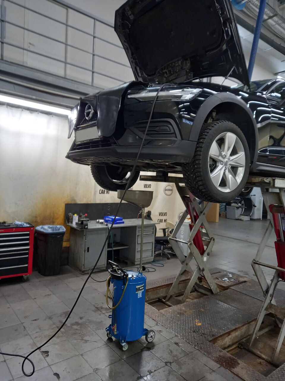 ТО-2 + обращение по гарантии (скрип амортизатора багажника) — Volvo V60 ...