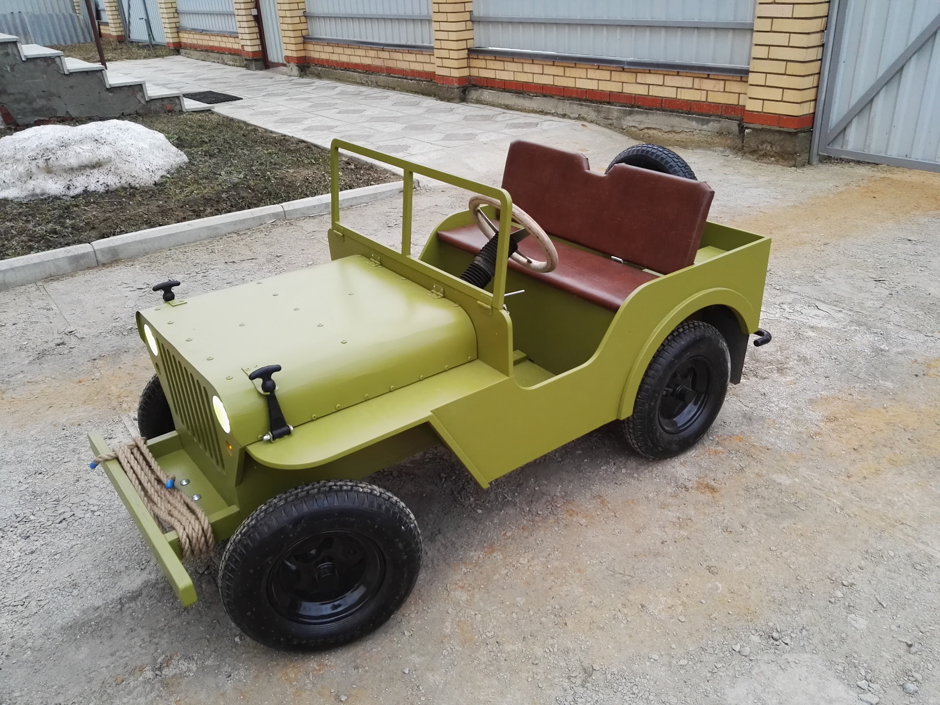 Электромобиль Jeep Willys