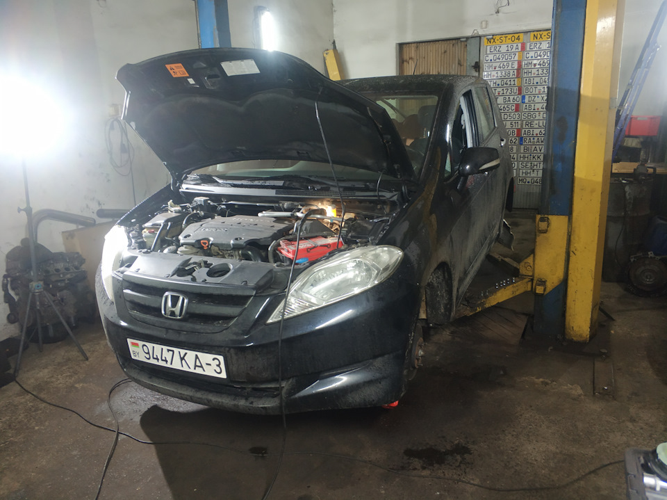 Замена тормозной жидкости в сцеплении и тормозах +окраска суппортов ...