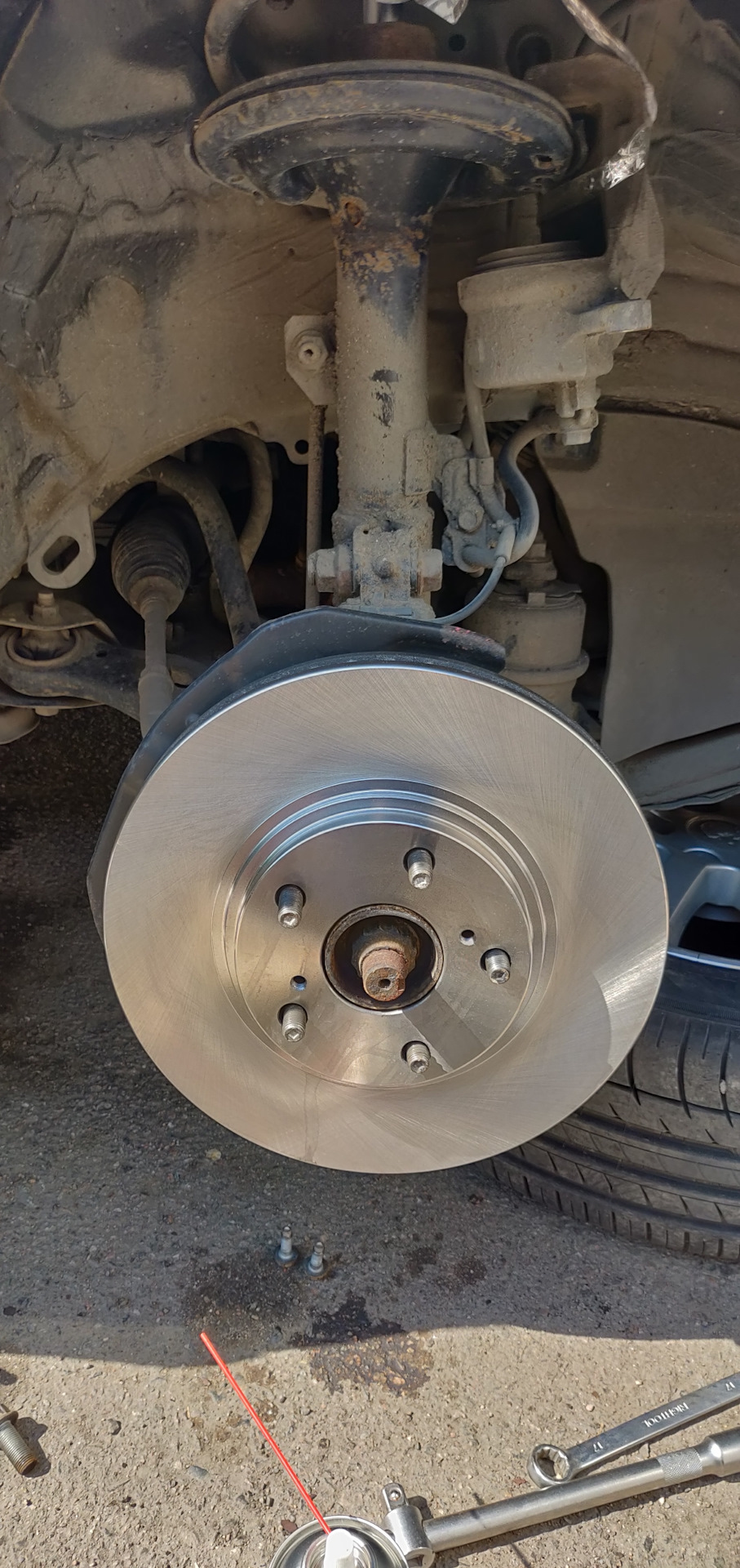 Передние тормозные диски тойота камри 40. Камри 40 2. Тормозные диски камри 40. Windom тормоза. Размер заднего тормозного диска camry acv40.