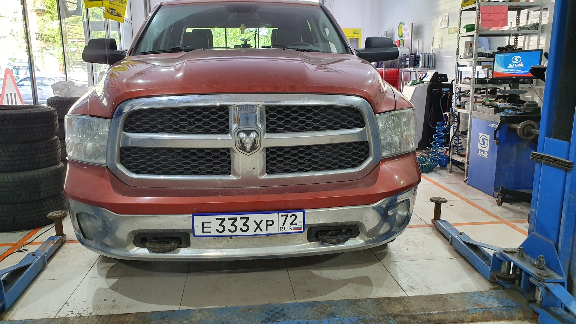 Рам екатеринбург. Аксессуары dodge Ram. Номерные рамки dodge Ram. Площадка под номер Додж рам. Dodge Ram с номером.