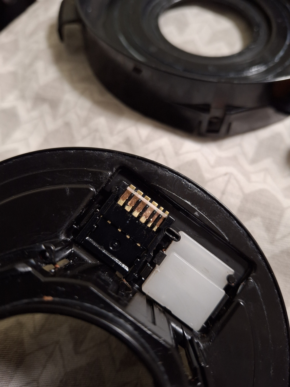 Оторвал в порыве страсти старую ленту! — Mazda Demio (2G)